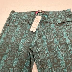 A new jean brand 2BEBE